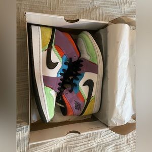 Woman’s Air Jordan 1 Mid SE 'Lightbulb'